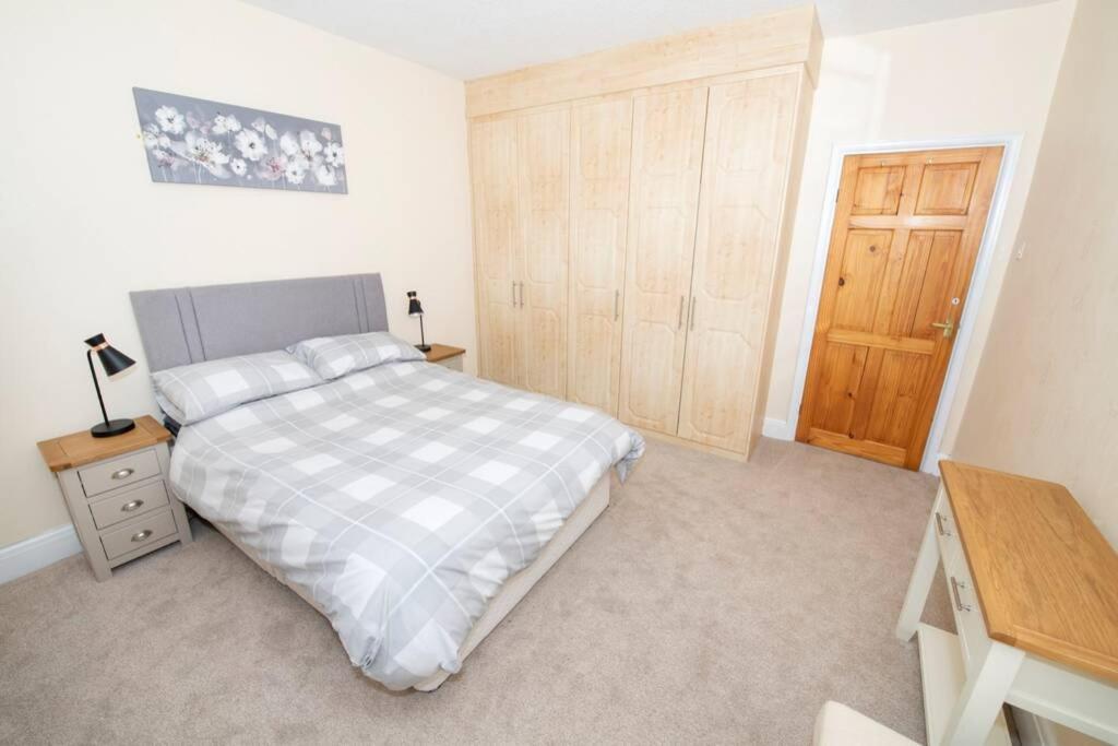 The Bungalow At Seaway'S, Sleeps 11 + Villa Driffield Kültér fotó